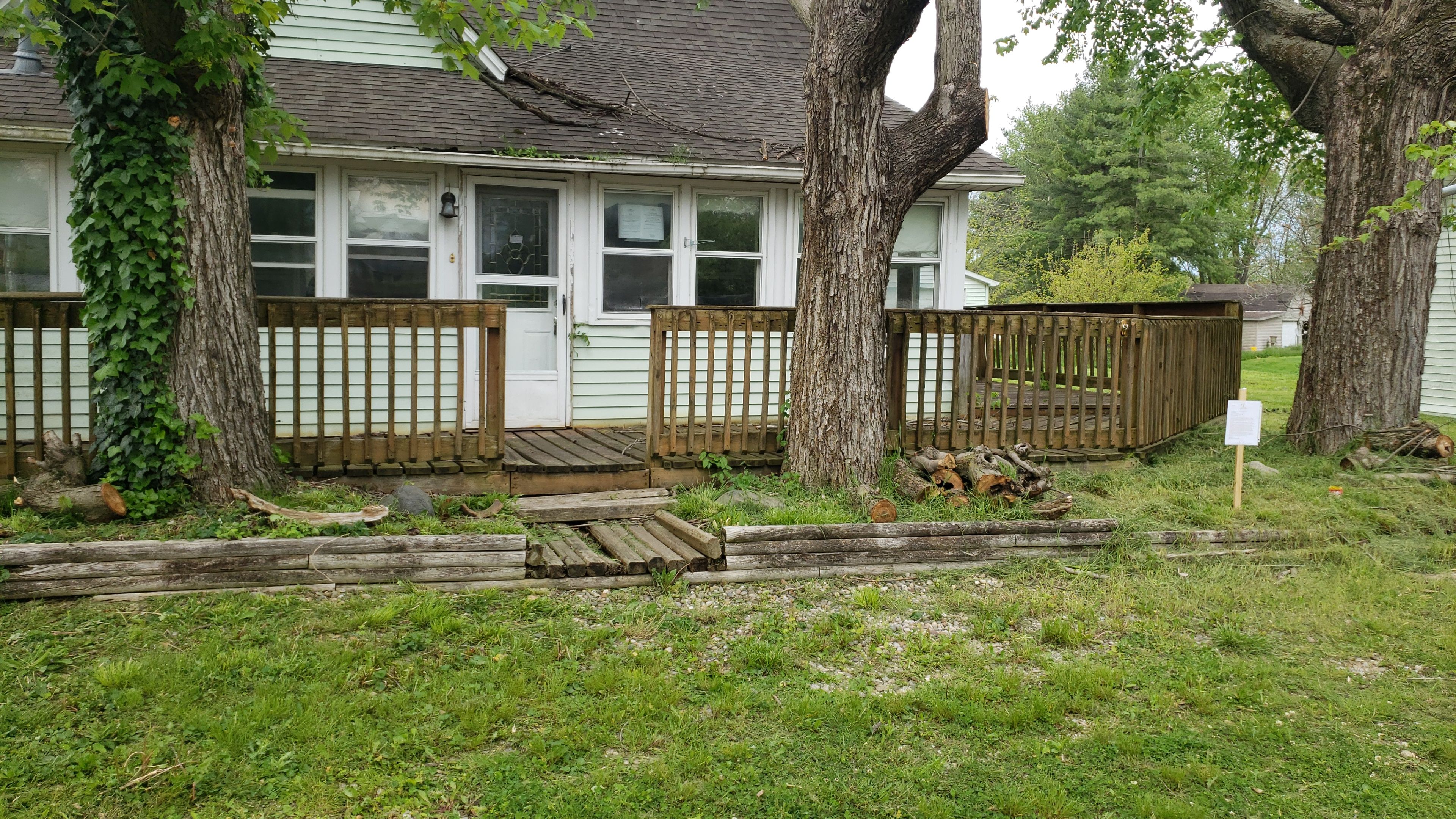 For Sale 516 N 5th St, Mitchell, IN 47446 2 Beds / 2 Full Baths